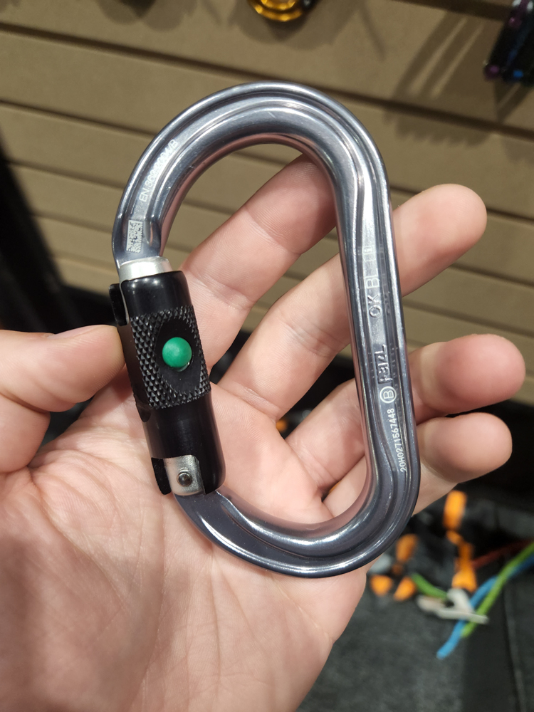 carabiner-dirtbagdreams.com